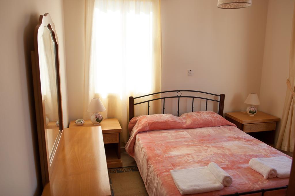Kyriakos Court Hotel Paphos Room photo